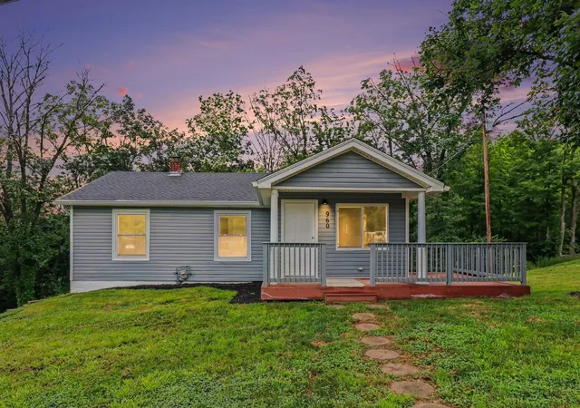 Homes for sale in Florence, KY | 960 Ridgeview Dr, Florence, KY 41042 | MLS# 644612