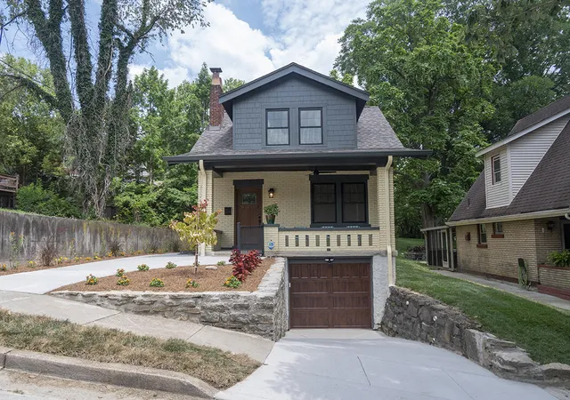 2nd image of 2308 Greenup St, Covington, KY 41014 | MLS# 645082
