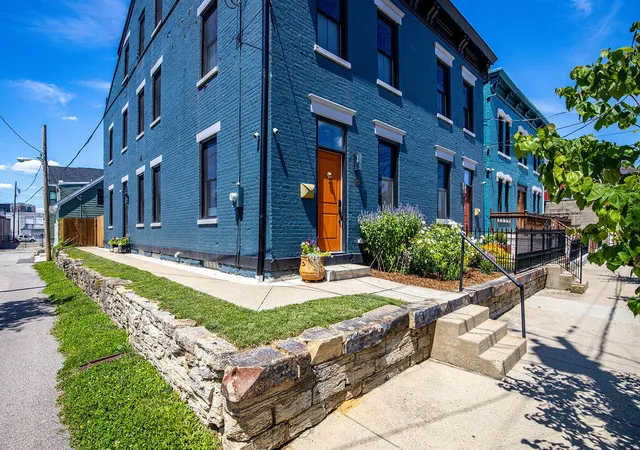 Homes for sale in Covington, KY | 16 W 10Th St, Covington, KY 41011 | MLS# 644631