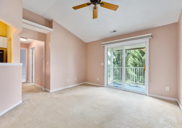 Listing Photo 4 - Condo for sale in building located at 7099 Putters Pt, Burlington, KY 41005