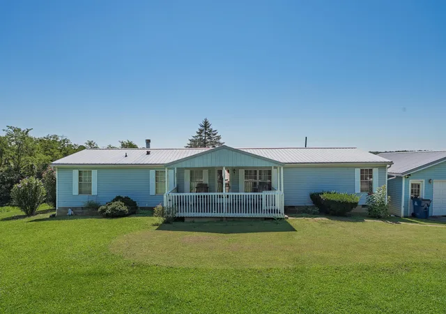 Photo 3 of Single family home for sale at 4070 Heekin Lawrenceville Rd, Williamstown, KY 41097 | MLS# 644851 | Listing updated on 2026-07-21