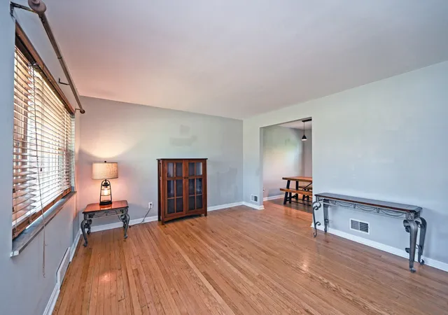 Photo 3 of Sale Pending at 164 Summit Ave, Fort Thomas, KY 41075 | MLS# 644670 | Listing updated on 2026-08-07