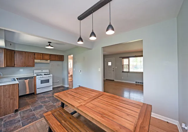Photo 4 of Sale Pending at 164 Summit Ave, Fort Thomas, KY 41075 | MLS# 644670 | Listing updated on 2026-08-07