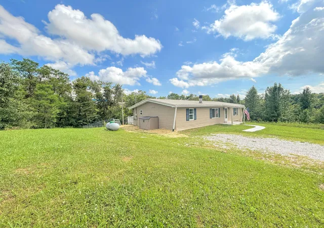 Photo 2 of Single family home for sale at 390 Lynn Ln, Falmouth, KY 41040 | MLS# 644676 | Listing updated on 2026-08-20