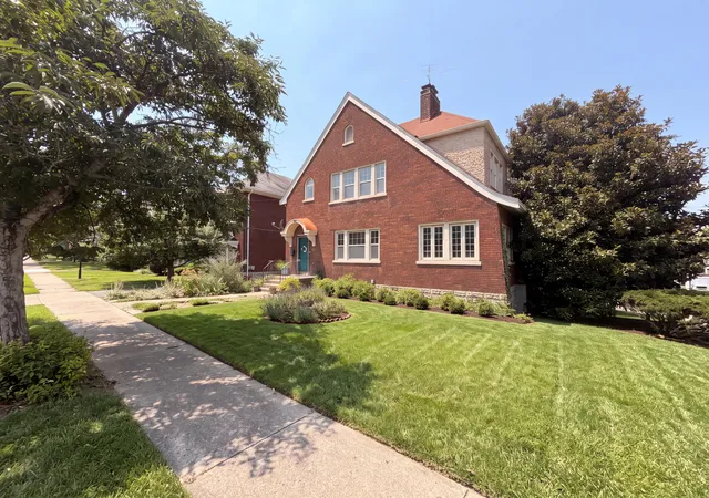 1st image of 831 N Ft Thomas Ave, Fort Thomas, KY 41075 | MLS# 644732