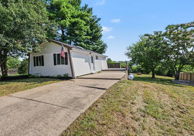 Photo 3 of Single family home for sale at 950 Reeves Rd, Dry Ridge, KY 41035 | MLS# 644806 | Listing updated on 2026-09-10