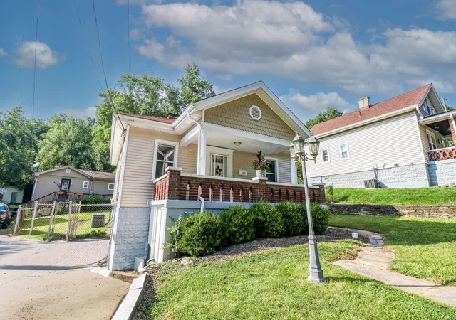 Photo 2 of Single family home for sale at 507 Covert Run Pike, Bellevue, KY 41073 | MLS# 644813 | Listing updated on 2026-08-30