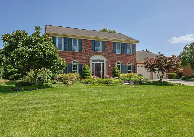 Photo 2 of Sale Pending at 2475 Kremers Ln, Ft Mitchell, KY 41017 | MLS# 644858 | Listing updated on 2026-08-05