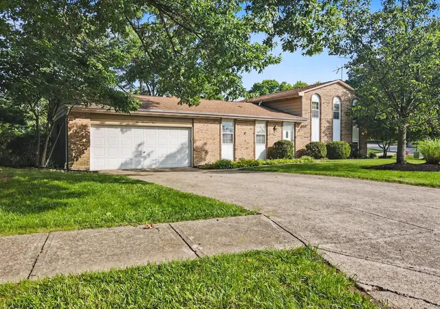 Photo 1 of Sale Pending at 104 Ridge Hl Dr, Highland Heights, KY 41076 | MLS# 644975 | Listing updated on 2026-08-25