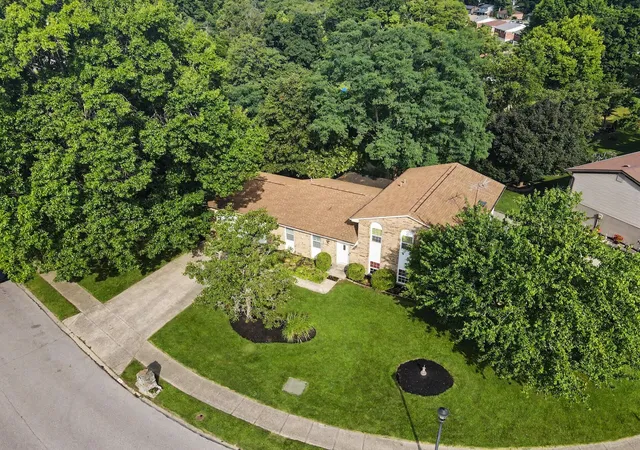 Photo 2 of Sale Pending at 104 Ridge Hl Dr, Highland Heights, KY 41076 | MLS# 644975 | Listing updated on 2026-08-25