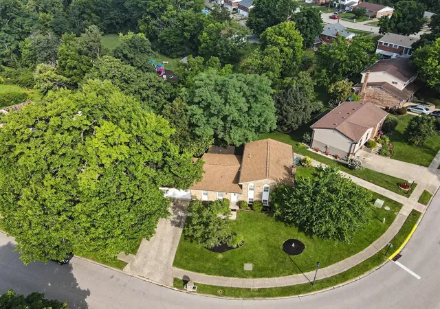 Photo 2 of Sale Pending at 104 Ridge Hl Dr, Highland Heights, KY 41076 | MLS# 644975 | Listing updated on 2026-08-25
