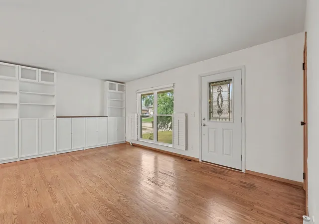 Photo 4 of Single family home for sale at 1590 Marcella Dr, Covington, KY 41011 | MLS# 644971 | Listing updated on 2026-09-28