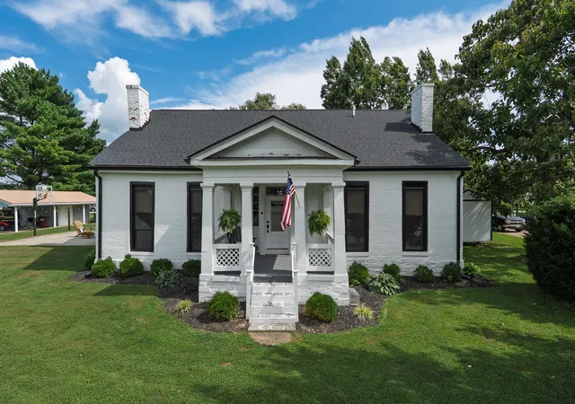 Photo 1 of Single family home for sale at 403 E High St, Warsaw, KY 41095 | MLS# 644995 | Listing updated on 2026-08-17