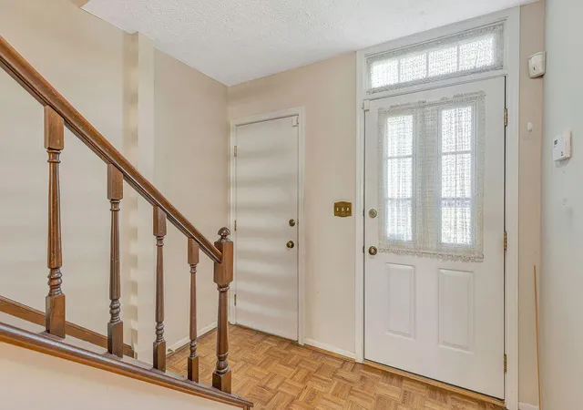 Listing Photo 5 - Condo for sale in building located at 222 Shaker Hts Ln, Crestview Hills, KY 41017