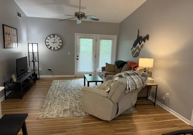 Listing Photo 4 - Condo for sale in building located at 401 Poinsetta Ct, Florence, KY 41042 - Unit #12