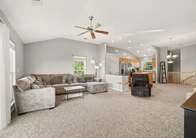 Listing Photo 5 - Condo for sale in building located at 609 Radnor Ln, Walton, KY 41094