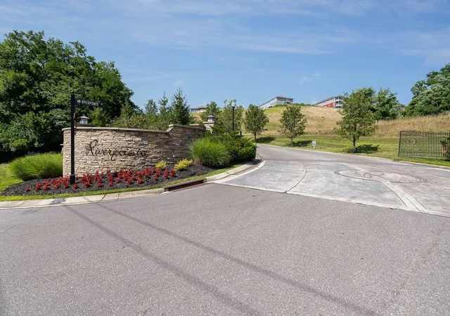 2nd image of 378 Riverpointe Dr #1, Dayton, KY 41074 | MLS# 645174