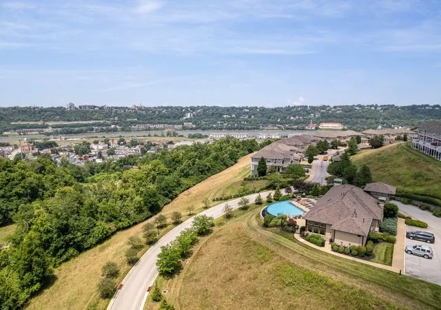 3rd image of 378 Riverpointe Dr #1, Dayton, KY 41074 | MLS# 645174