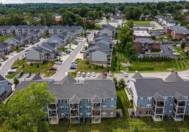 Listing Photo 2 - Condo for sale in building located at 690 Daphne Wy, Crescent Springs, KY 41017 - Unit #