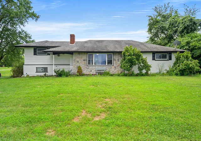 Photo 2 of Single family home for sale at 709 Losey Rd, Alexandria, KY 41001 | MLS# 645077 | Listing updated on 2026-08-19
