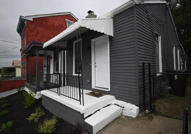 1st image of 129 W 9th St, Covington, KY 41011 | MLS# 645140
