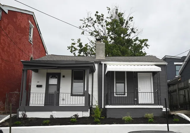 2nd image of 129 W 9th St, Covington, KY 41011 | MLS# 645140
