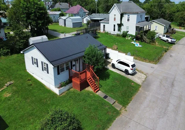 Photo 2 of Single family home for sale at 208 Tureman Ave, Carlisle, KY 40311 | MLS# 645293 | Listing updated on 2026-08-03