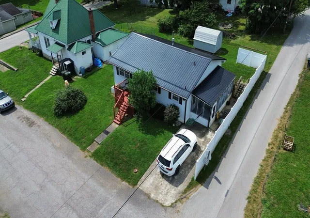 Photo 3 of Single family home for sale at 208 Tureman Ave, Carlisle, KY 40311 | MLS# 645293 | Listing updated on 2026-08-03