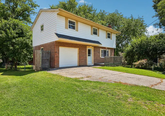 1st image of 10066 Squire Dr, Florence, KY 41042 | MLS# 645463