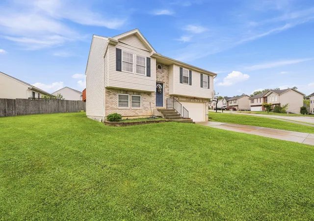 Photo 2 of Single family home for sale at 262 Redwood Dr, Dry Ridge, KY 41035 | MLS# 645210 | Listing updated on 2026-09-10