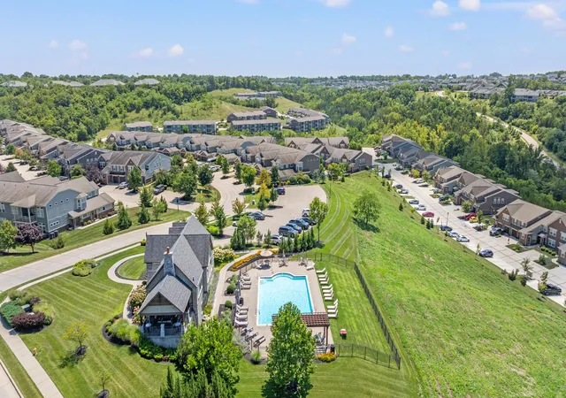 Listing Photo 4 - Condo for sale in building located at 7745 Devonshire Dr, Alexandria, KY 41001