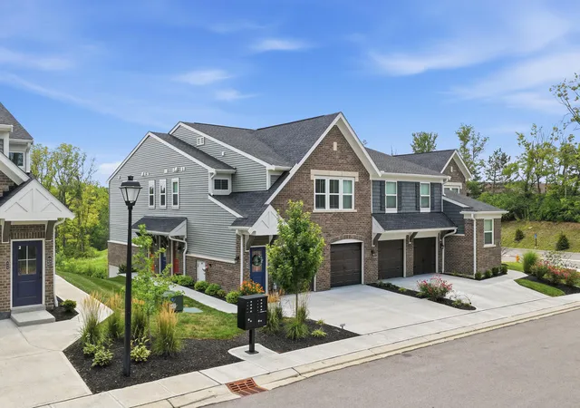 Photo 2 of Condo for sale at 592 Foxhill Dr, Crescent Springs, KY 41017 | MLS# 646046 | Listing updated on 2026-09-10