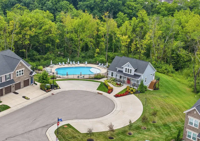 Photo 3 of Condo for sale at 592 Foxhill Dr, Crescent Springs, KY 41017 | MLS# 646046 | Listing updated on 2026-10-09