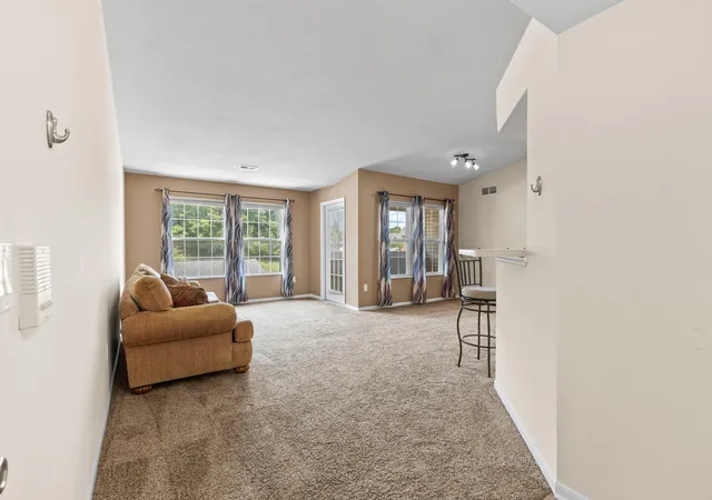 3rd image of 562 Fawn Run Dr, Newport, KY 41076 | MLS# 645215