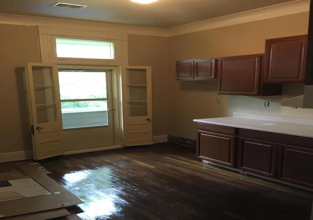 Listing Photo 2 - Condo for sale in building located at 136 E 25th St, Covington, KY 41014