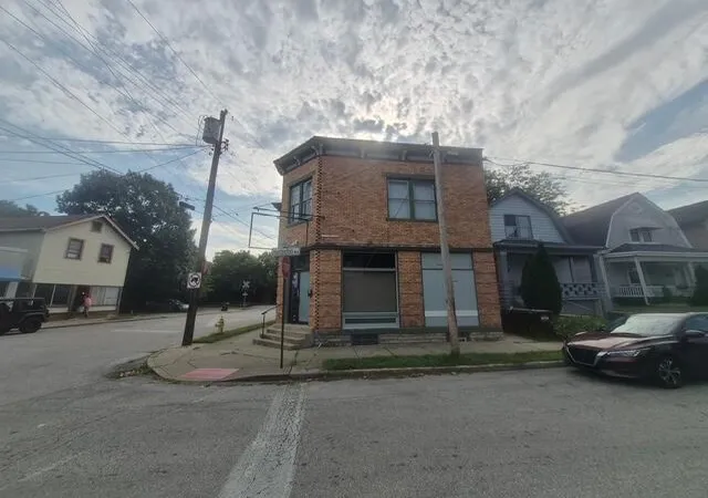 3rd image of 3702 Huntington Avenue, Latonia, KY 41015 | MLS# 645417