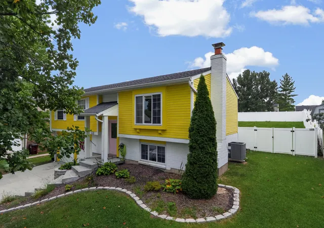 Photo 3 of Single family home for sale at 640 Rogers Rd, Villa Hills, KY 41017 | MLS# 645706 | Listing updated on 2026-10-05