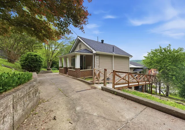 Photo 2 of Single family home for sale at 19 E 6th Street, Maysville, KY 41056 | MLS# 645527 | Listing updated on 2026-09-13