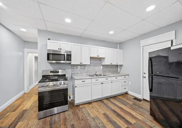 Photo 3 of Multi family home for sale at 826 Saratoga St, Newport, KY 41071 | MLS# 645334 | Listing updated on 2026-10-09