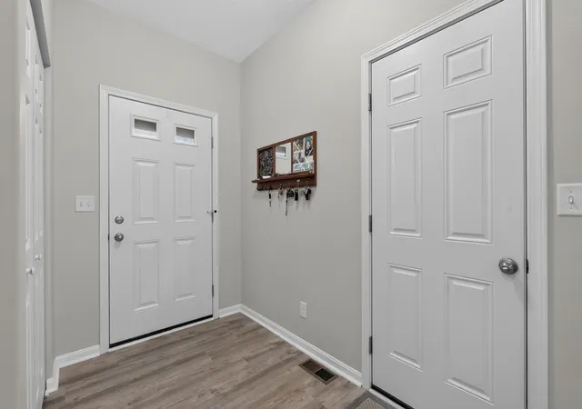 Photo 2 of Sale Pending at 947 Willow Crk Dr, Alexandria, KY 41001 | MLS# 645333 | Listing updated on 2026-08-11