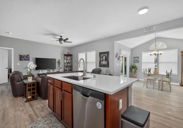 Photo 4 of Sale Pending at 947 Willow Crk Dr, Alexandria, KY 41001 | MLS# 645333 | Listing updated on 2026-08-11