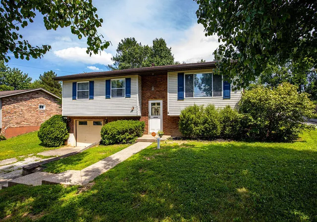 Photo 1 of Sale Pending at 6520 Rosetta Dr, Burlington, KY 41005 | MLS# 645462 | Listing updated on 2026-08-09
