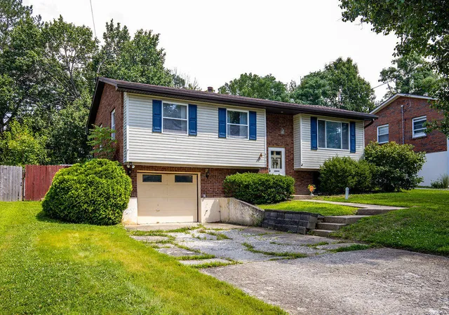 Photo 2 of Sale Pending at 6520 Rosetta Dr, Burlington, KY 41005 | MLS# 645462 | Listing updated on 2026-08-09