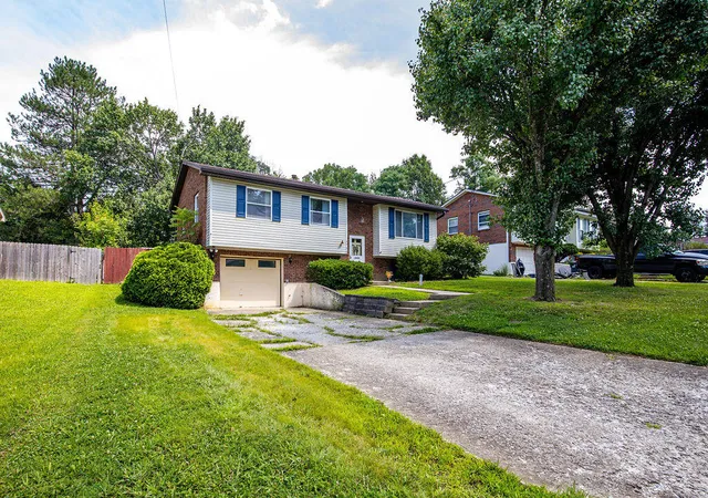 Photo 3 of Sale Pending at 6520 Rosetta Dr, Burlington, KY 41005 | MLS# 645462 | Listing updated on 2026-08-09