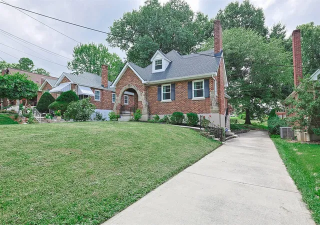 2nd image of 16 W Crittenden Ave, Covington, KY 41011 | MLS# 645346