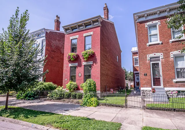 Photo 3 of Sale Pending at 826 Monroe St, Newport, KY 41071 | MLS# 645368 | Listing updated on 2026-10-01