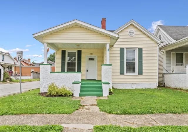 Photo 1 of Sale Pending at 208 Houston Ave, Maysville, KY 41056 | MLS# 645388 | Listing updated on 2026-08-10