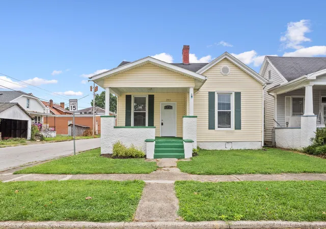 Photo 2 of Sale Pending at 208 Houston Ave, Maysville, KY 41056 | MLS# 645388 | Listing updated on 2026-08-10