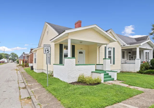 Photo 3 of Sale Pending at 208 Houston Ave, Maysville, KY 41056 | MLS# 645388 | Listing updated on 2026-08-10