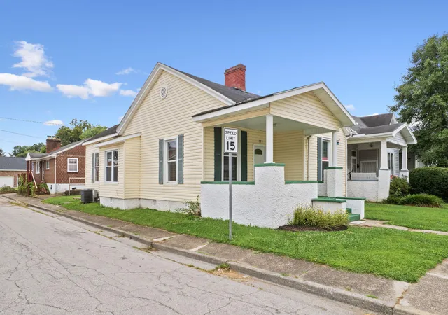 Photo 3 of Sale Pending at 208 Houston Ave, Maysville, KY 41056 | MLS# 645388 | Listing updated on 2026-08-10